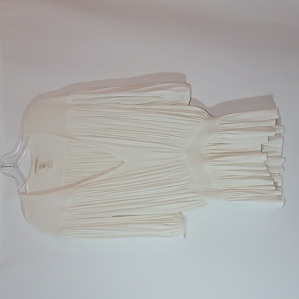 PREMONITION AUSTRALIA | Cream V Neck Top